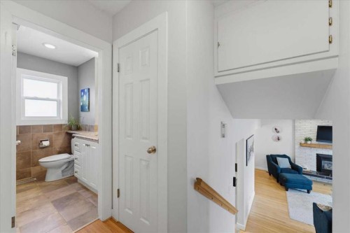 40 Grafton Crescent Sw, Calgary, AB - Indoor