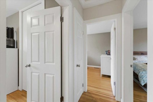 40 Grafton Crescent Sw, Calgary, AB - Indoor Photo Showing Other Room