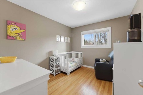 40 Grafton Crescent Sw, Calgary, AB - Indoor Photo Showing Bedroom