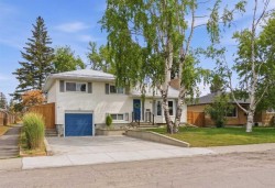 40 Grafton Crescent SW Calgary, AB T3E 4X1