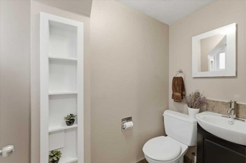 40 Grafton Crescent Sw, Calgary, AB - Indoor Photo Showing Bathroom