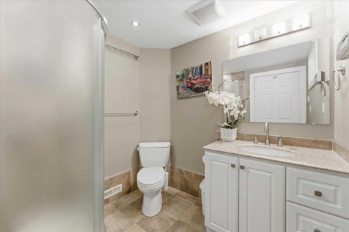 40 Grafton Crescent Sw, Calgary, AB - Indoor Photo Showing Bathroom
