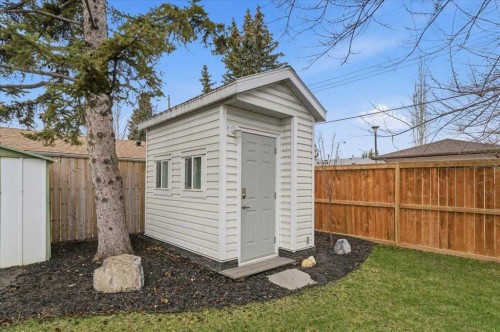 40 Grafton Crescent Sw, Calgary, AB - Outdoor
