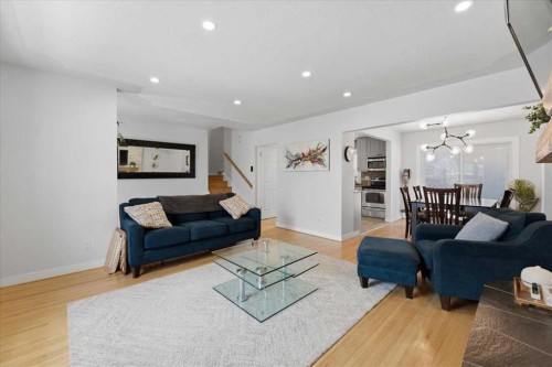 40 Grafton Crescent Sw, Calgary, AB - Indoor Photo Showing Living Room