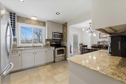 40 Grafton Crescent Sw, Calgary, AB - Indoor Photo Showing Kitchen With Stainless Steel Kitchen