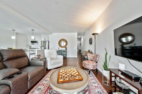 207-414 Meredith Road Ne, Calgary, AB - Indoor Photo Showing Living Room