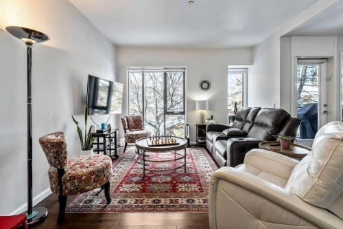 207-414 Meredith Road Ne, Calgary, AB - Indoor Photo Showing Living Room