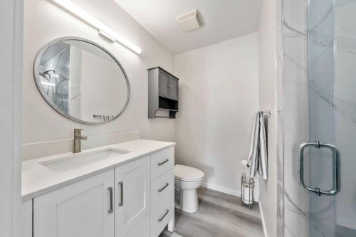 207-414 Meredith Road Ne, Calgary, AB - Indoor Photo Showing Bathroom