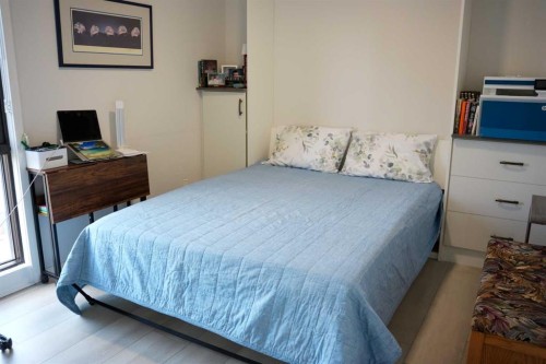 207-414 Meredith Road Ne, Calgary, AB - Indoor Photo Showing Bedroom