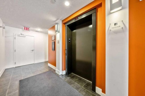 207-414 Meredith Road Ne, Calgary, AB - Indoor Photo Showing Other Room