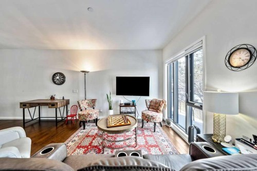 207-414 Meredith Road Ne, Calgary, AB - Indoor Photo Showing Living Room