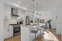 213 Greenbirar Common  Calgary, AB T3B 6J3