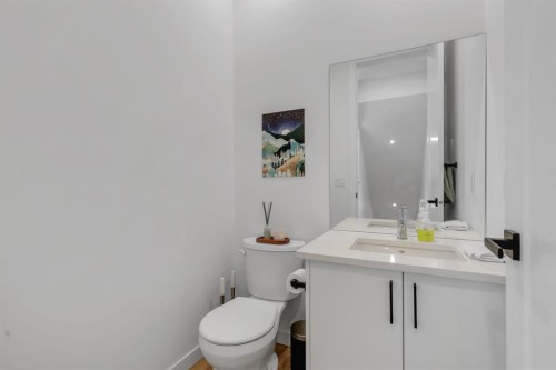 213 Greenbriar Common, Calgary, AB - Indoor Photo Showing Bathroom