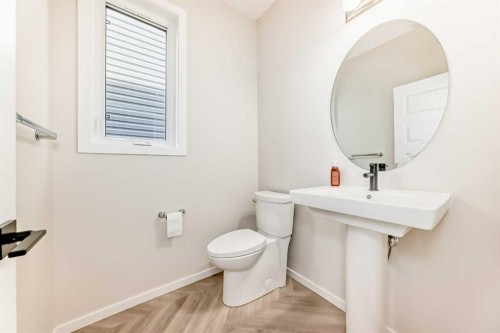 641 Windrow Manor Sw, Airdrie, AB - Indoor Photo Showing Bathroom