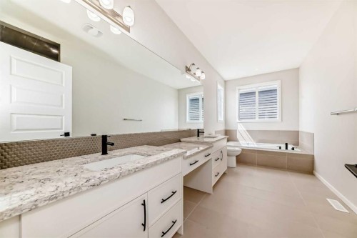 641 Windrow Manor Sw, Airdrie, AB - Indoor Photo Showing Bathroom