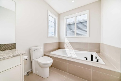 641 Windrow Manor Sw, Airdrie, AB - Indoor Photo Showing Bathroom