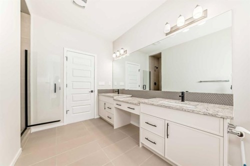 641 Windrow Manor Sw, Airdrie, AB - Indoor Photo Showing Bathroom