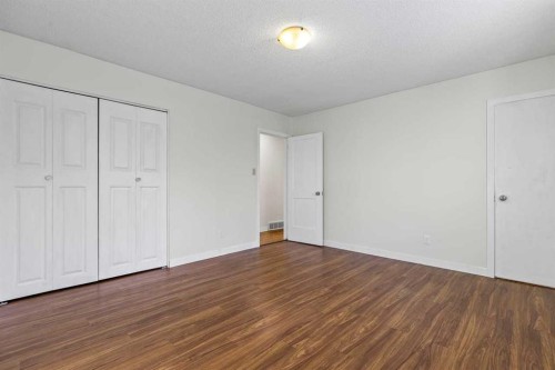 531 64 Avenue Nw, Calgary, AB - Indoor Photo Showing Other Room
