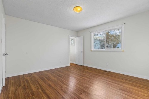 531 64 Avenue Nw, Calgary, AB - Indoor Photo Showing Other Room