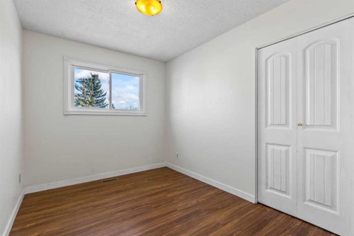 531 64 Avenue Nw, Calgary, AB - Indoor Photo Showing Other Room