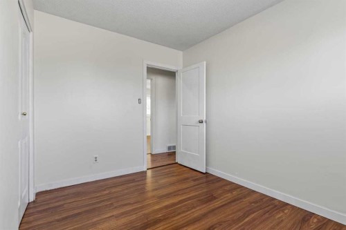 531 64 Avenue Nw, Calgary, AB - Indoor Photo Showing Other Room