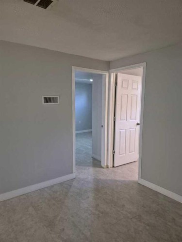 531 64 Avenue Nw, Calgary, AB - Indoor Photo Showing Other Room