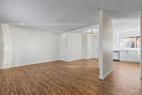 531 64 Avenue Nw, Calgary, AB - Indoor Photo Showing Other Room