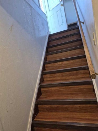 531 64 Avenue Nw, Calgary, AB - Indoor Photo Showing Other Room