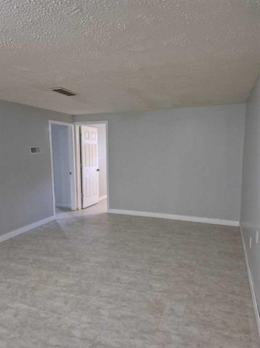 531 64 Avenue Nw, Calgary, AB - Indoor Photo Showing Other Room