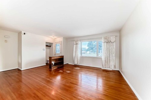 1527 49 Street Se, Calgary, AB - Indoor