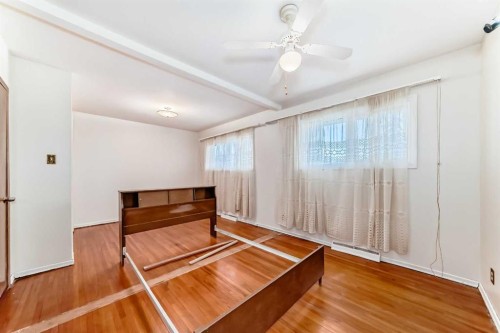 1527 49 Street Se, Calgary, AB - Indoor Photo Showing Other Room