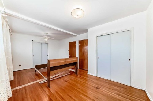 1527 49 Street Se, Calgary, AB - Indoor Photo Showing Other Room