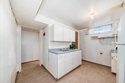 1527 49 Street Se, Calgary, AB - Indoor Photo Showing Kitchen With Double Sink