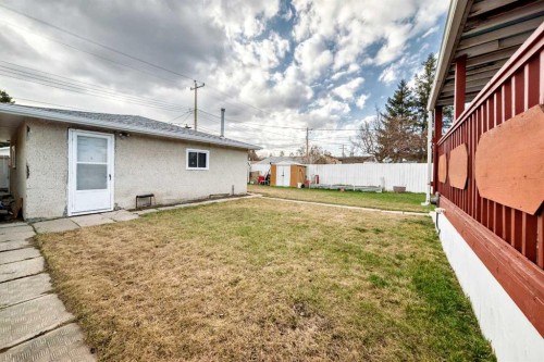 1527 49 Street Se, Calgary, AB - Outdoor