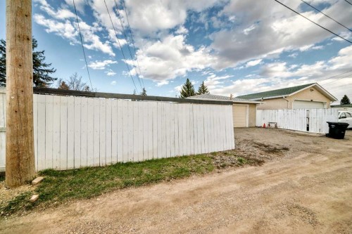 1527 49 Street Se, Calgary, AB - Outdoor