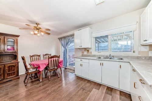 1527 49 Street Se, Calgary, AB - Indoor Photo Showing Kitchen With Double Sink
