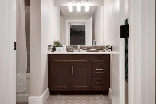 64 Mystic Ridge Way Sw, Calgary, AB - Indoor Photo Showing Bathroom