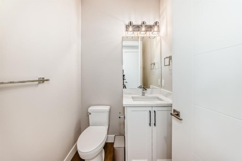 80 Vantage Drive, Cochrane, AB - Indoor Photo Showing Bathroom