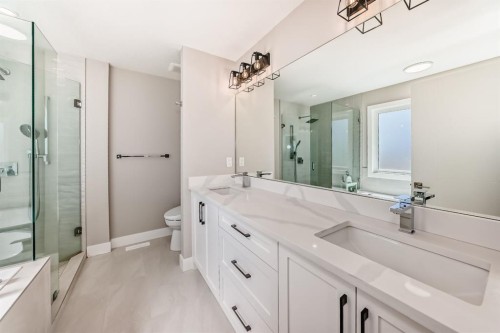 80 Vantage Drive, Cochrane, AB - Indoor Photo Showing Bathroom
