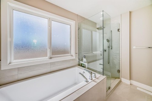 80 Vantage Drive, Cochrane, AB - Indoor Photo Showing Bathroom