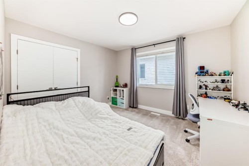 80 Vantage Drive, Cochrane, AB - Indoor Photo Showing Bedroom
