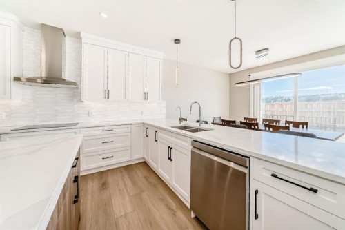 80 Vantage Drive, Cochrane, AB - Indoor Photo Showing Kitchen With Double Sink With Upgraded Kitchen
