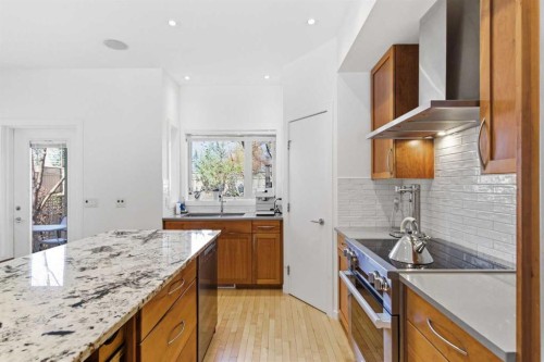 10 Erlton Terrace Sw, Calgary, AB - Indoor Photo Showing Kitchen With Upgraded Kitchen