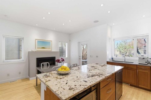 10 Erlton Terrace Sw, Calgary, AB - Indoor Photo Showing Kitchen