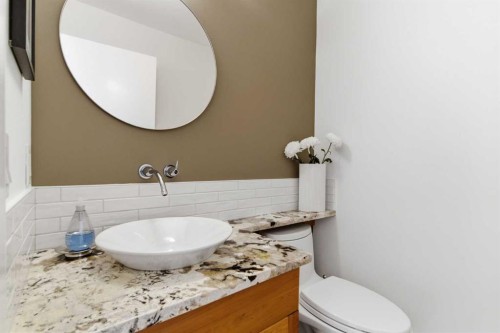 10 Erlton Terrace Sw, Calgary, AB - Indoor Photo Showing Bathroom