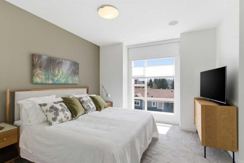10 Erlton Terrace Sw, Calgary, AB - Indoor Photo Showing Bedroom