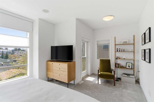 10 Erlton Terrace Sw, Calgary, AB - Indoor Photo Showing Bedroom