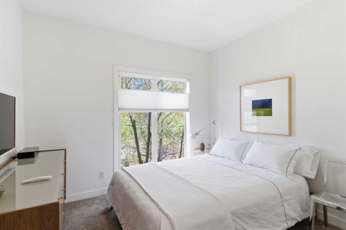10 Erlton Terrace Sw, Calgary, AB - Indoor Photo Showing Bedroom