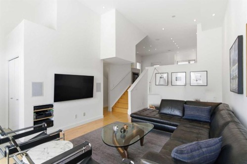 10 Erlton Terrace Sw, Calgary, AB - Indoor Photo Showing Living Room