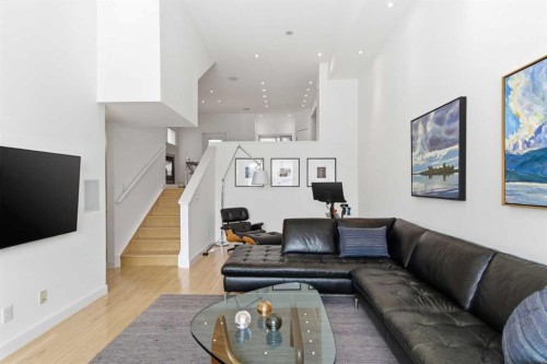 10 Erlton Terrace Sw, Calgary, AB - Indoor Photo Showing Living Room